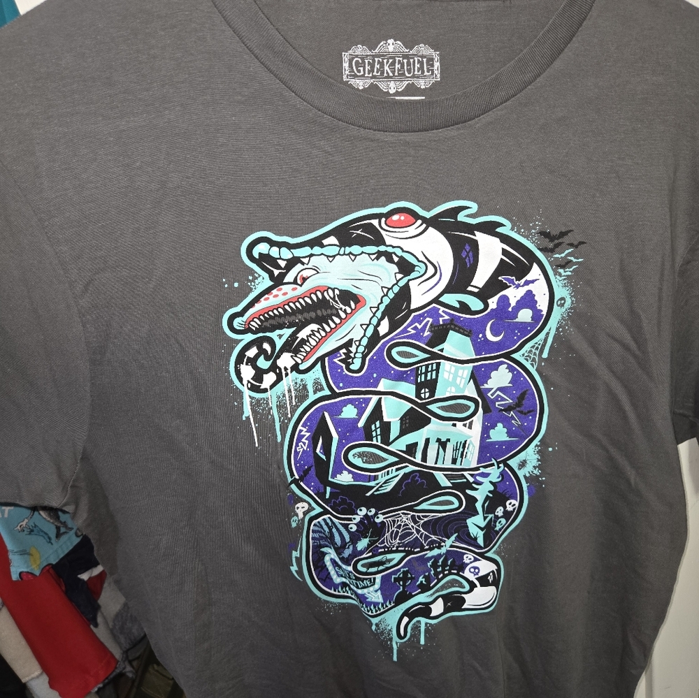 Charcoal Gray Short Sleeve Tee with Bold Graphic Design